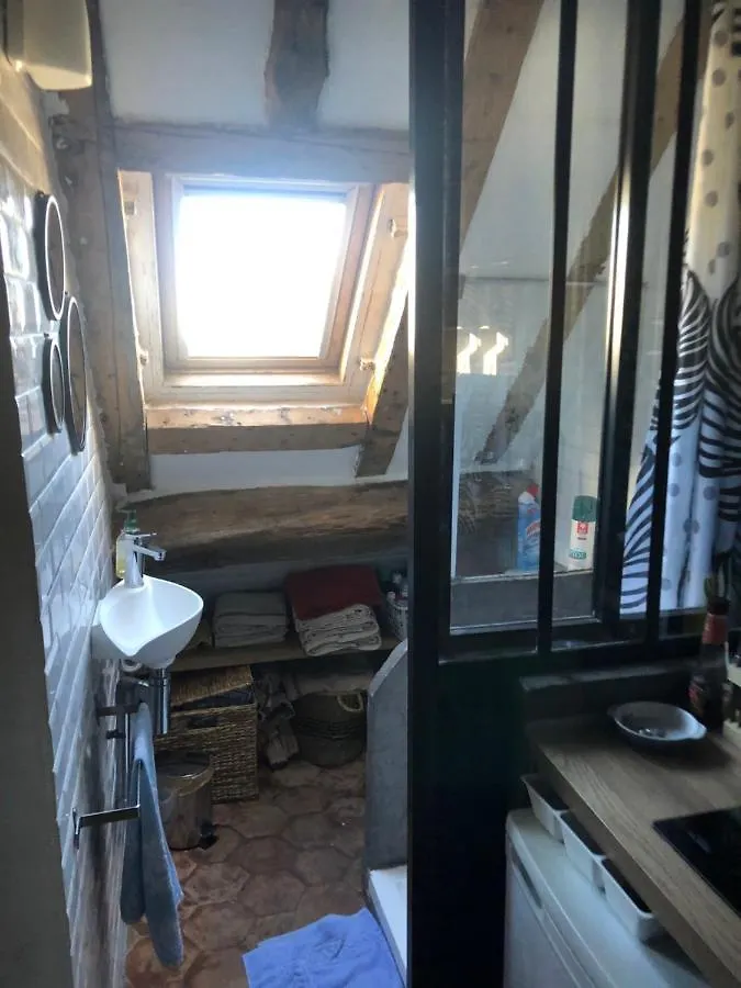 Studio Sous Les Toits De Paris Grands Boulevards